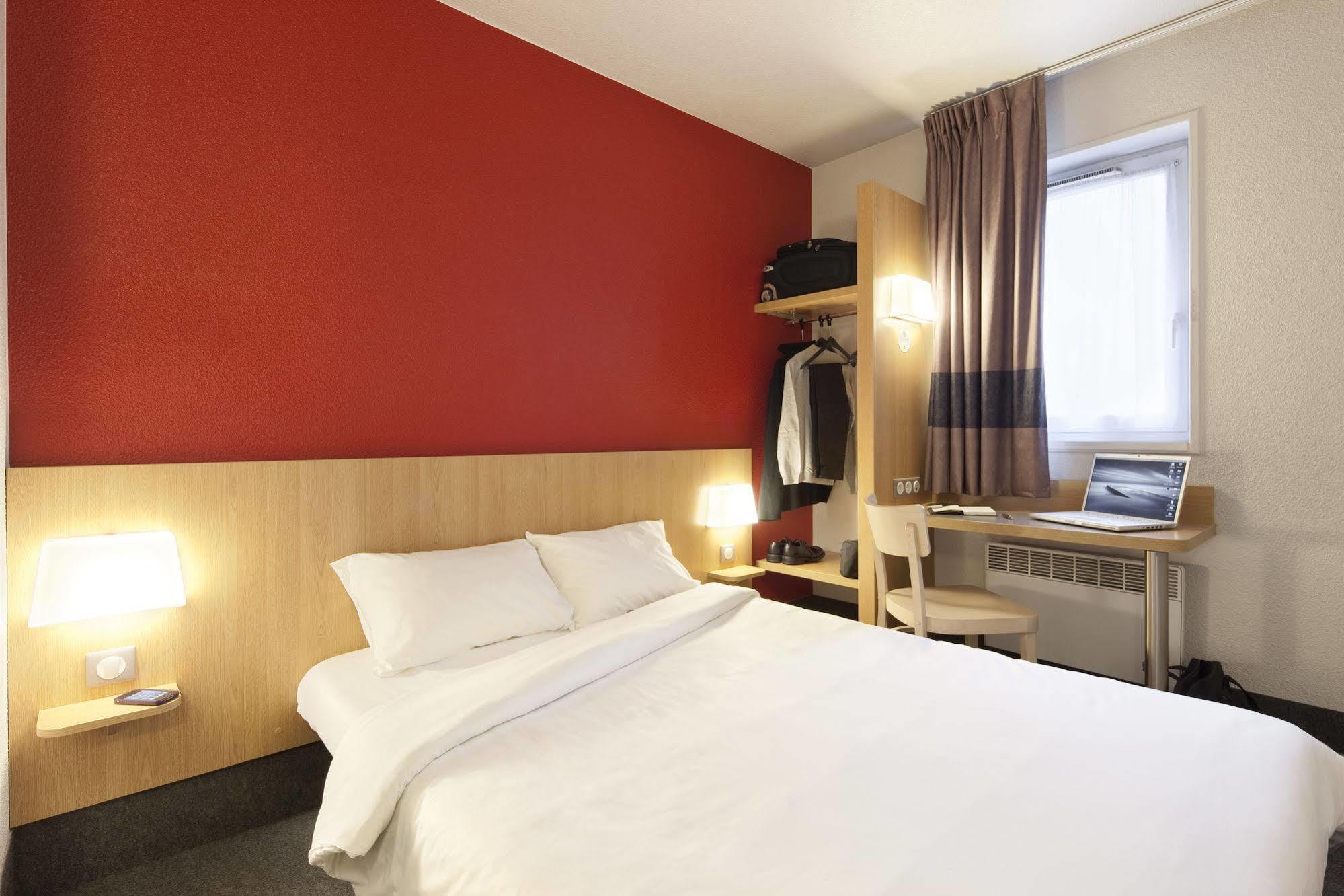 B&B Hotel Maurepas Екстер'єр фото