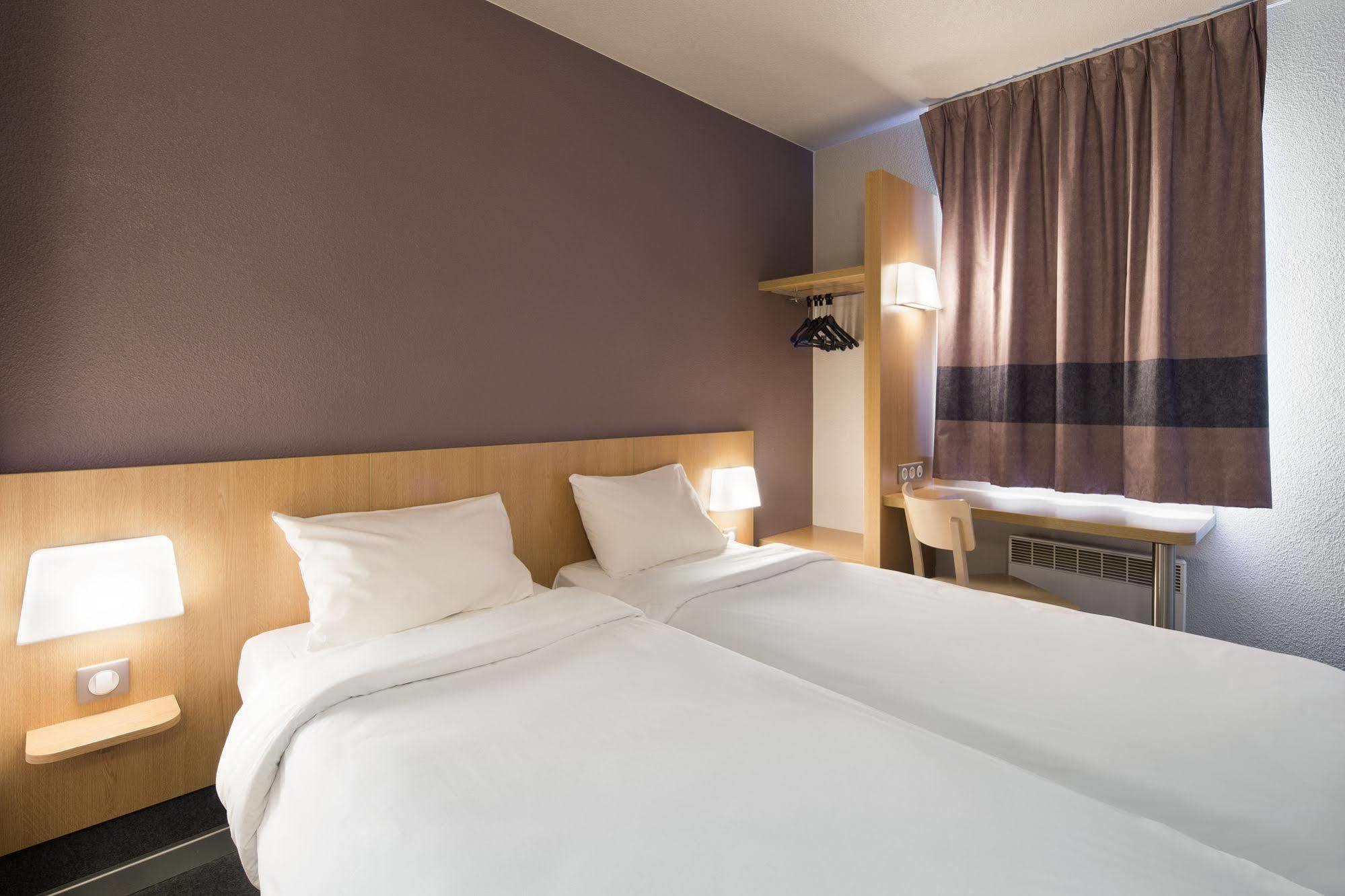 B&B Hotel Maurepas Екстер'єр фото